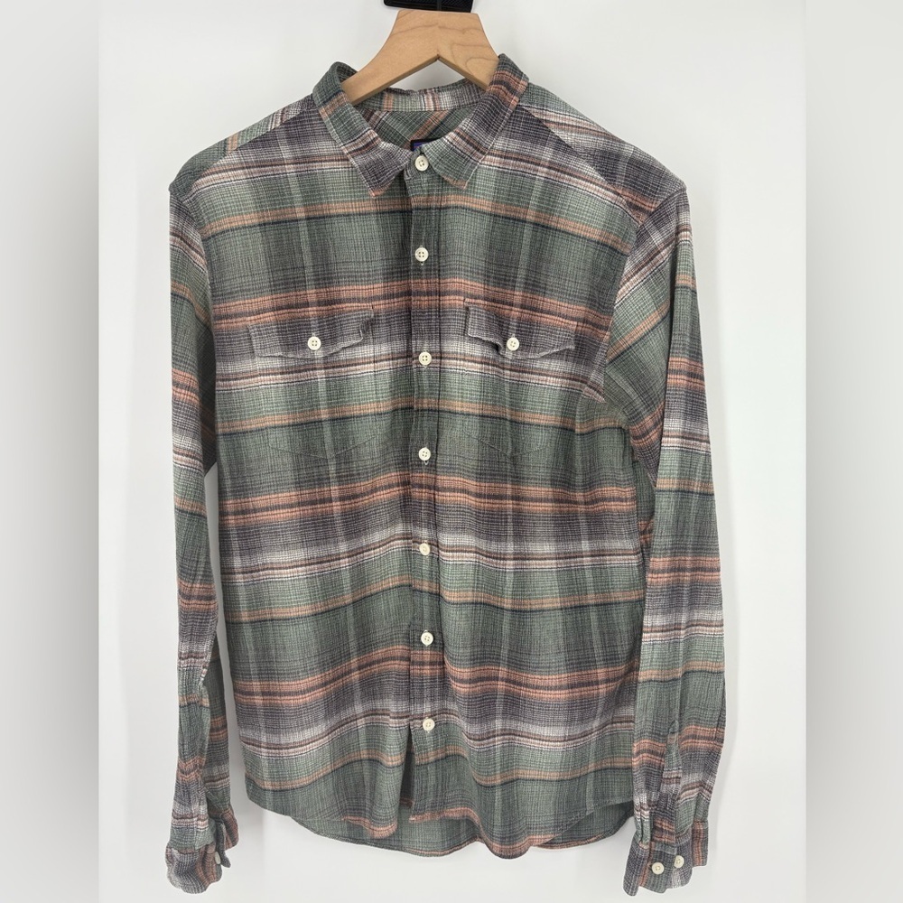 Patagonia Men’s‎ Green Plaided Long-sleeve